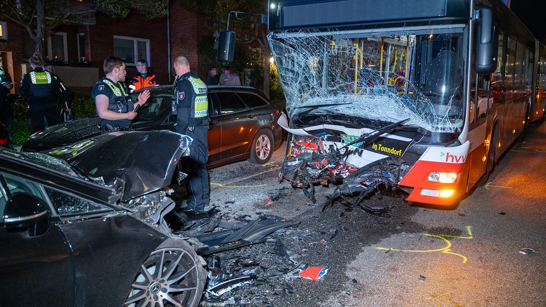 Hamburg: Sechs Verletzte bei Unfall mit HVV-Bus in Wandsbek | NDR.de - Nachrichten
