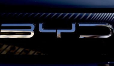 Chinas E-Auto-Krieg eskaliert: Auslieferungsschock: BYD überrollt Tesla!