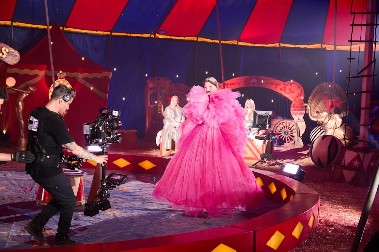 Xenia ist pretty in Pink (Bild: ProSieben/Max Montgomery)