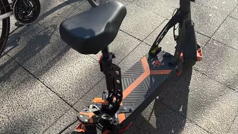 Auf diesem E-Scooter mit Tempo 65 durch Berlin: Polizei stoppt Kind | Regional