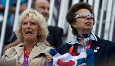 So steht Prinzessin Anne zu ihrer Schwägerin und Königin Camilla, der Frau von König Charles