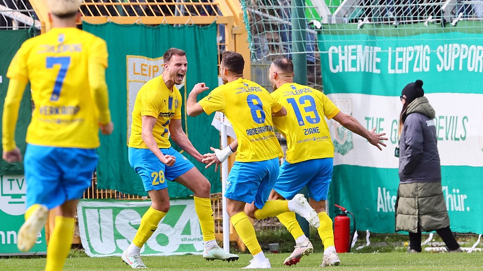 Leichte Sprache: Lok Leipzig hat im Fußball gegen Chemie Leipzig gewonnen