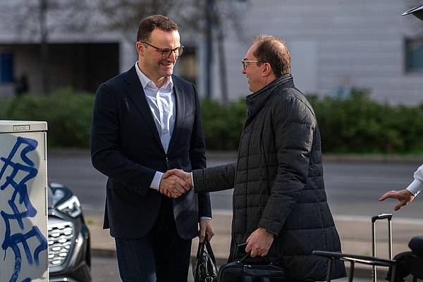 Berlin | Dobrindt: «Heute beugen wir uns über die dicken Klopper»