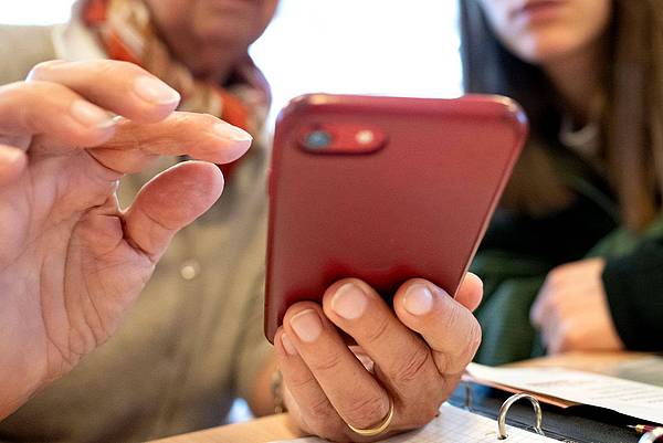 Hannover/Berlin | Smartphone für Ältere: Gut einrichten statt extra kaufen