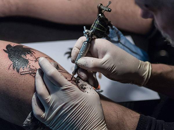 Düsseldorf | Frisch gestochenes Tattoo? Was nun tabu ist