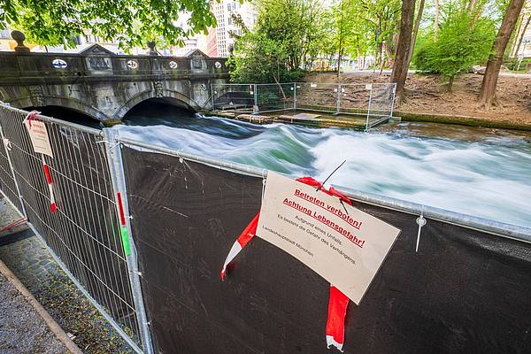 München | Eisbach-Unfall: Stadt verbietet Surfen «bis auf Weiteres»