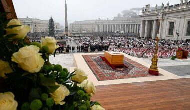 Berlin/Rom | Tod von Papst oder Queen: Warum bewegt einen das eigentlich?