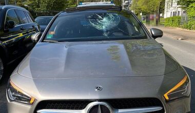 Bielefelder auf Motorhaube geladen | Radio Bielefeld