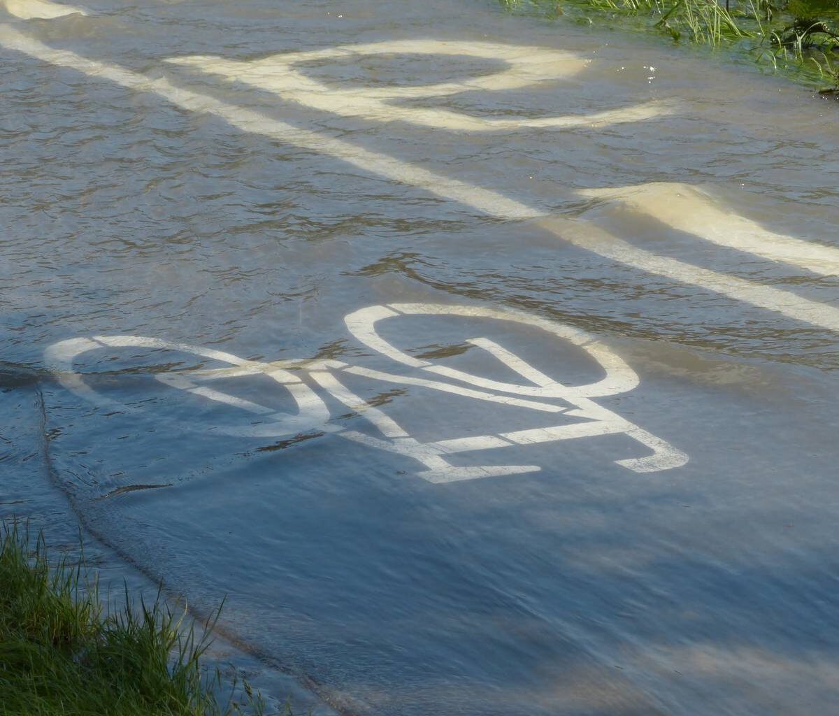 Gewitter sorgt für überflutete Straßen bei uns