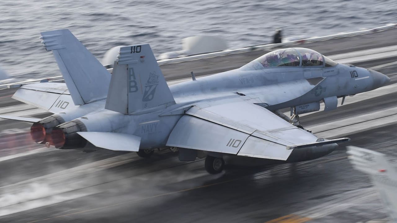 US-Kampfjet stürzt ins Rote Meer: Unfall wegen Huthi-Beschuss? | News