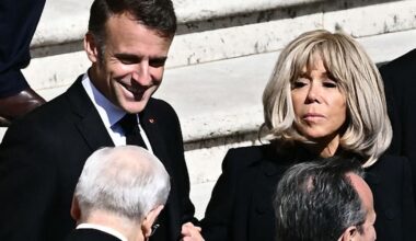 Emmanuel und Brigitte Macron überraschen mit Auftritt bei Papst-Beerdigung