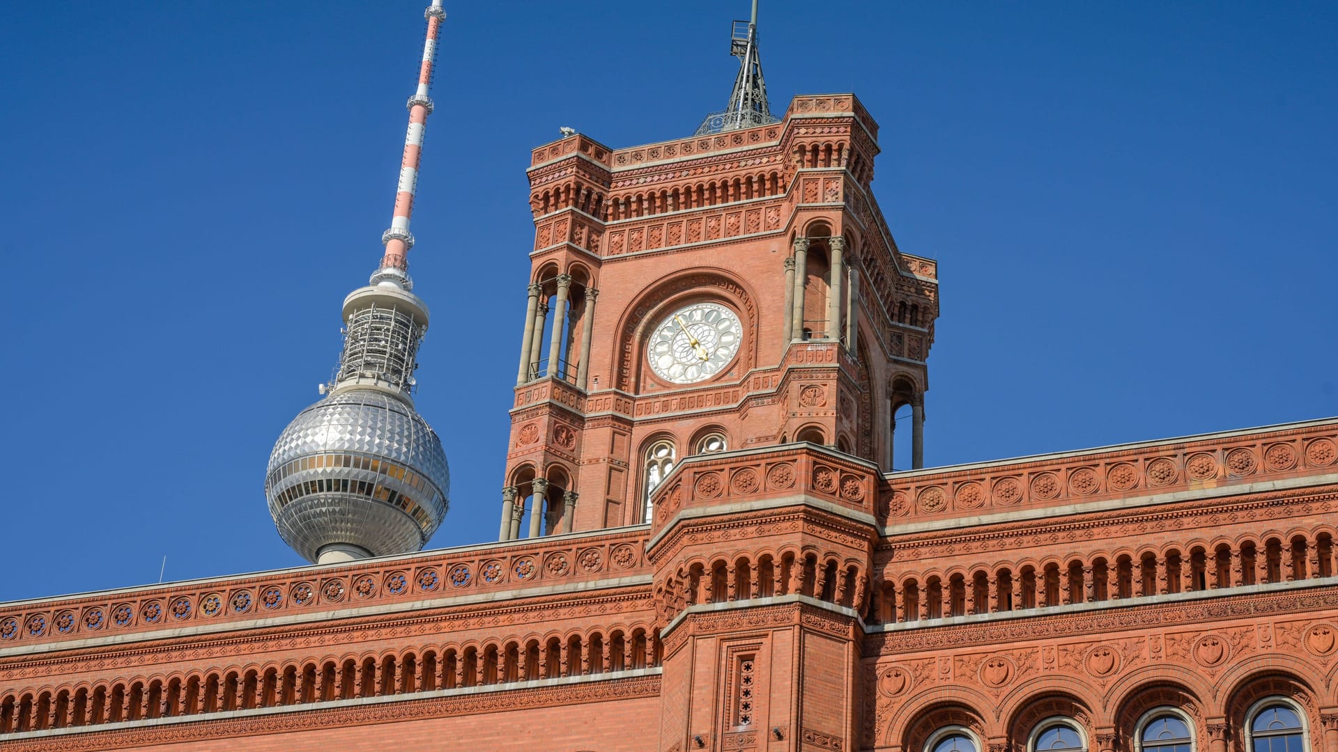 Das Rote Rathaus in Berlin (Archivbild): Die Hauptstadt leidet unter knappen Kassen.