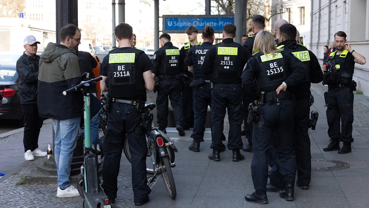 Berlin: Polizei schießt Messer-Mann in Charlottenburg nieder | Regional