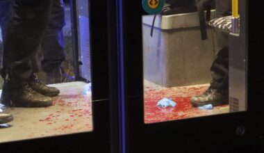 Berlin: Mann in Straßenbahn niedergestochen, Täter auf der Flucht | Regional