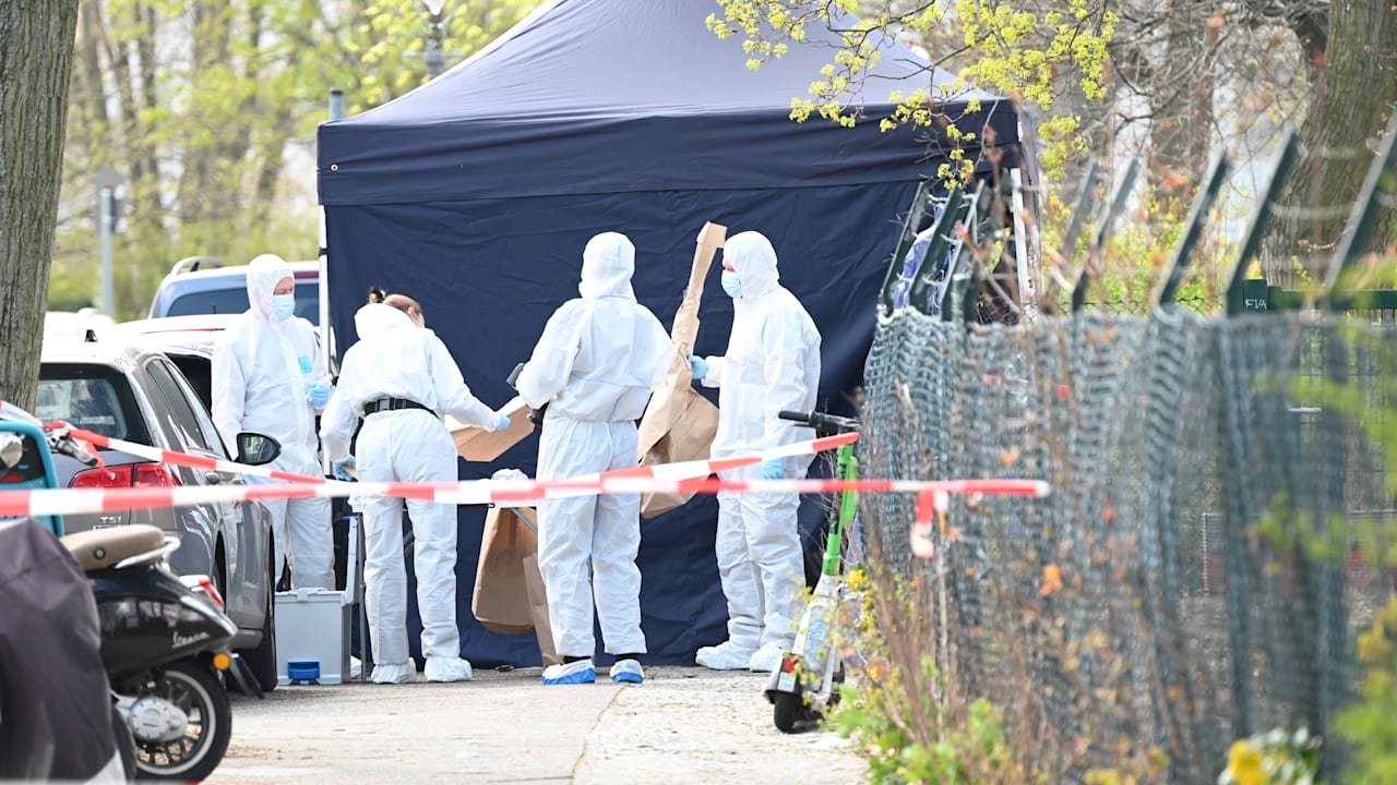 Berlin: Handwerker erschlagen Macheten-Mann mit Baseballschläger | Regional