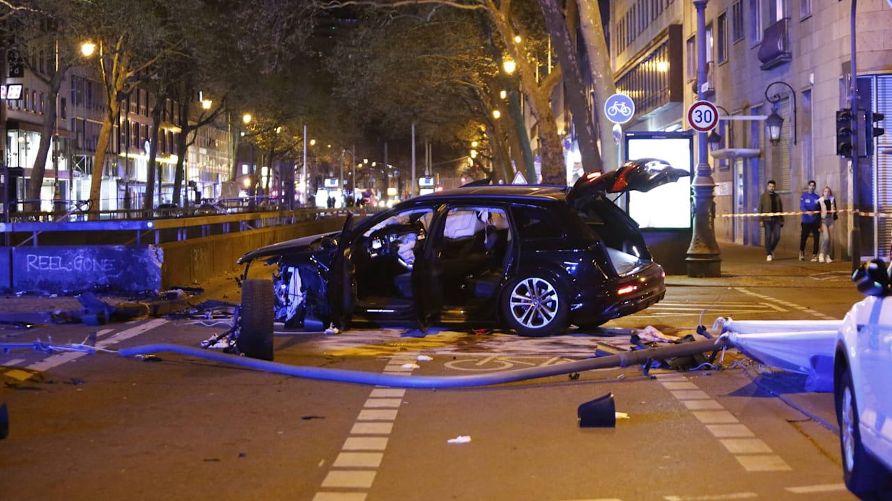 Nach Flucht durch Köln: Suff-Fahrerin (54) bei Unfall schwer verletzt | Regional