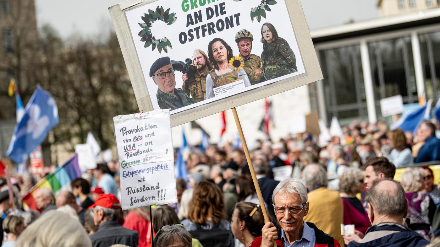 Viel Verständnis für Russlands Angriffskrieg Die Unterwanderung der Ostermärsche durch Putin-Fans - Der Tagesspiegel