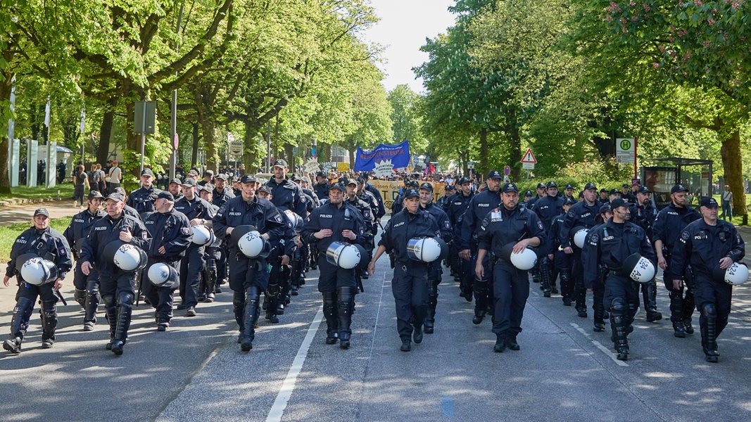 Polizei bereitet sich auf Mai-Demos in Hamburg vor | NDR.de - Nachrichten
