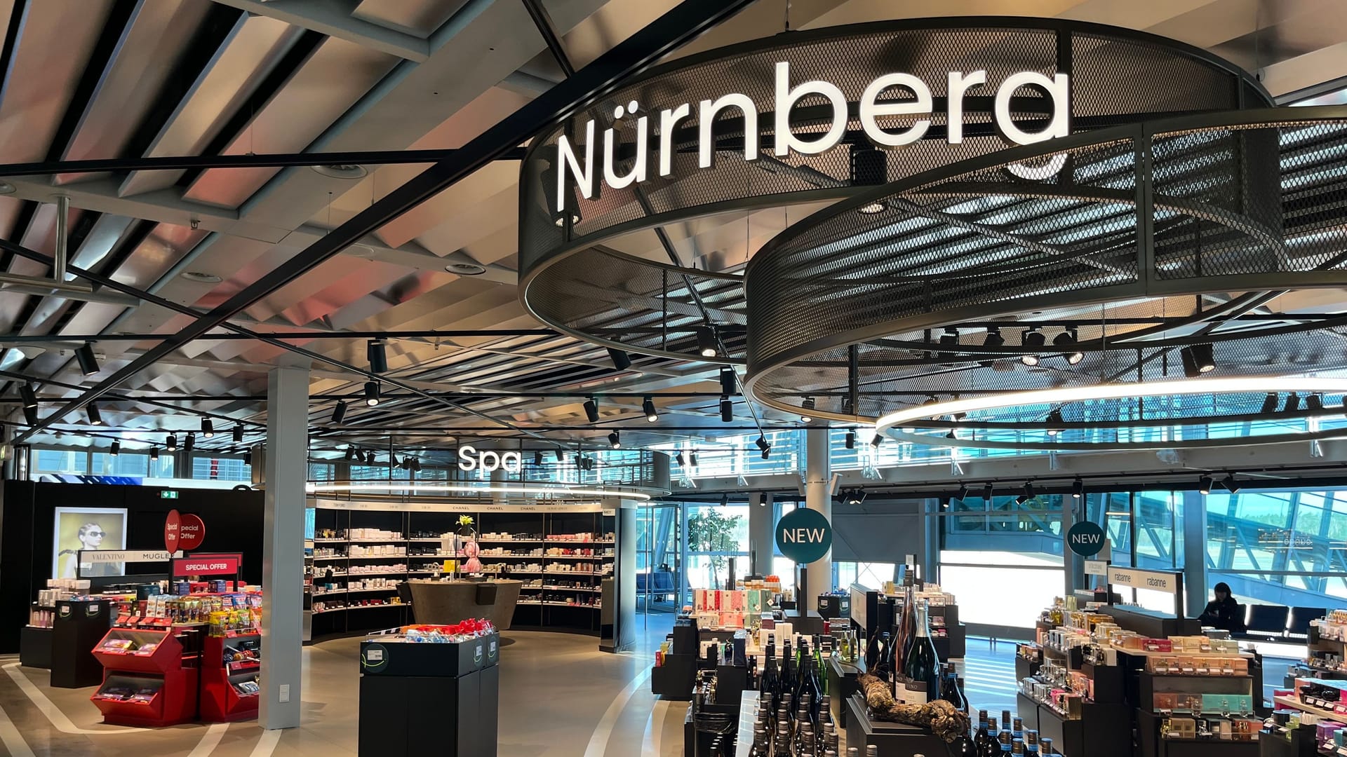 Der neue Shop im Airport Nürnberg: Fluggäste könnten sich dort mit Getränken, Snacks und anderen Produkten zum Mitnehmen oder zum vor Ort Verzehren eindecken.