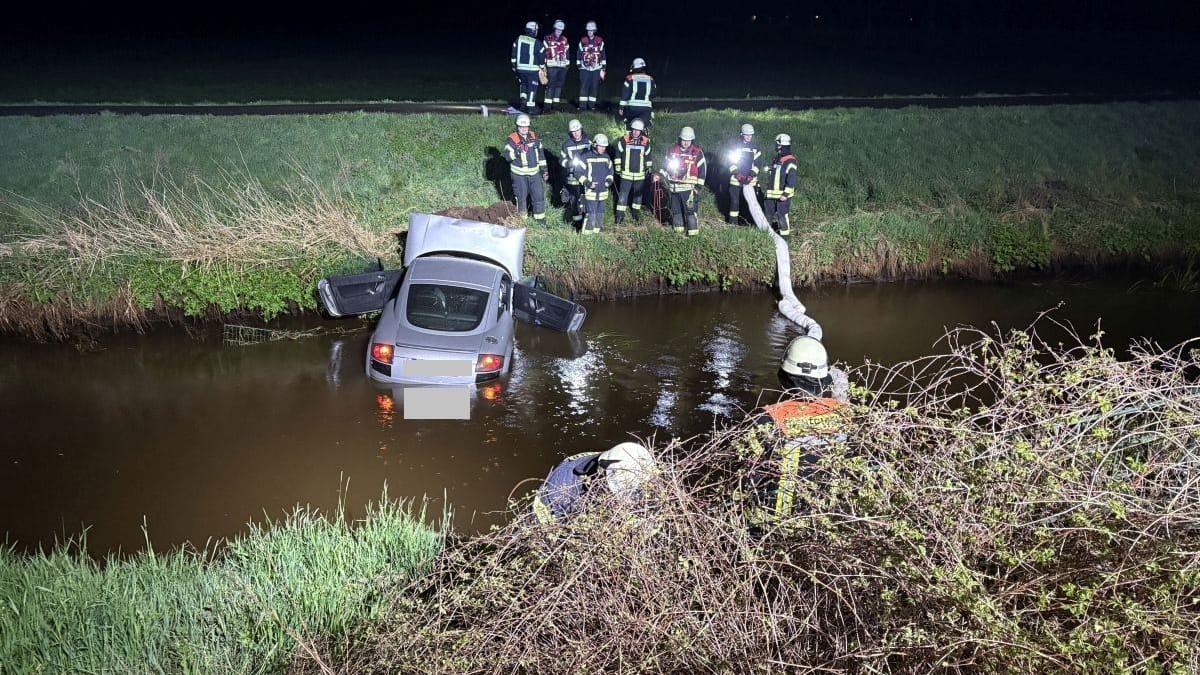 Der TT landete in der Wörpe: Die beiden Insassen hatten Glück im Unglück.