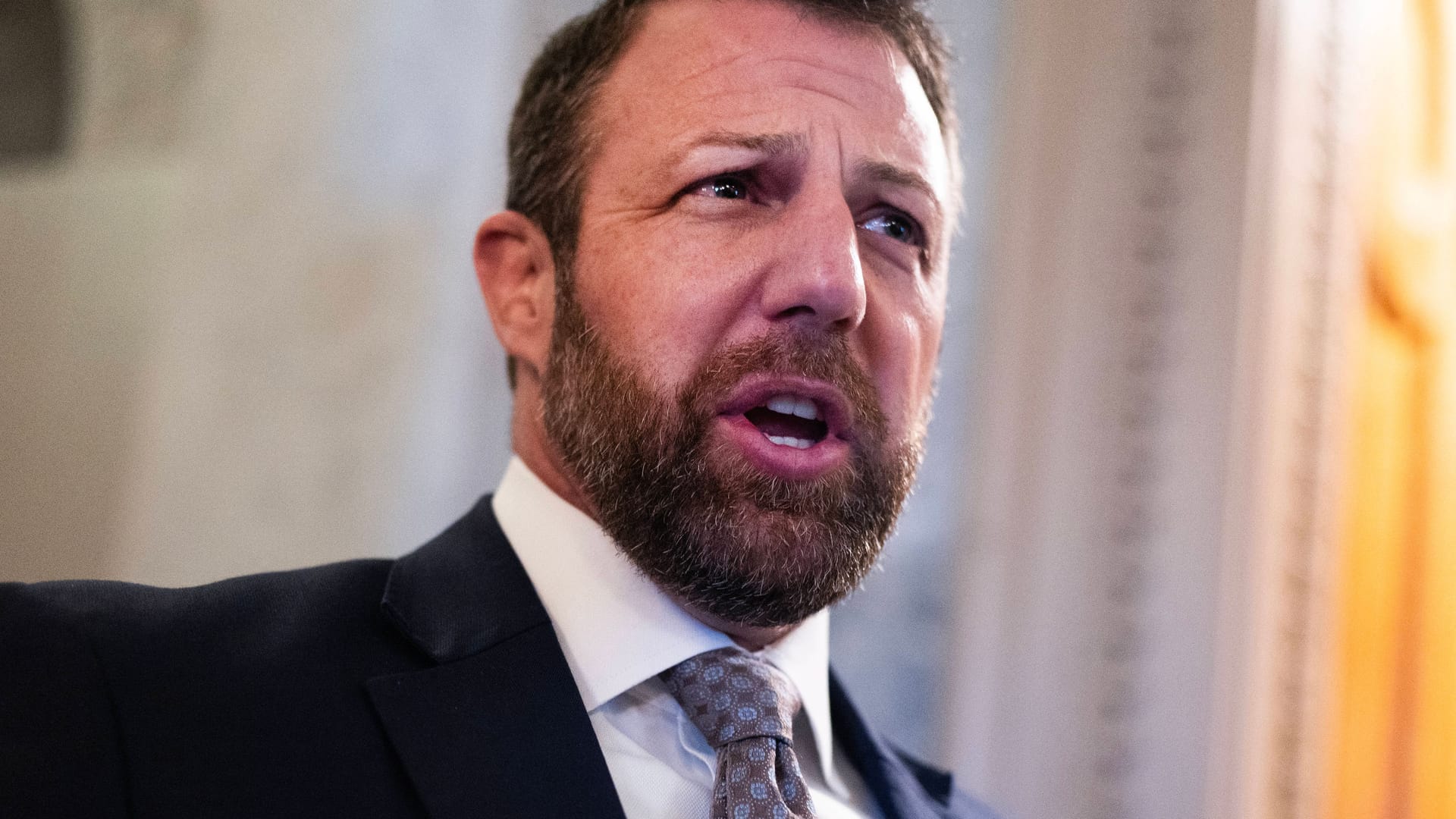Der US-Senator Markwayne Mullin bei einer Sitzung im US-Kapitol (Archivbild).
