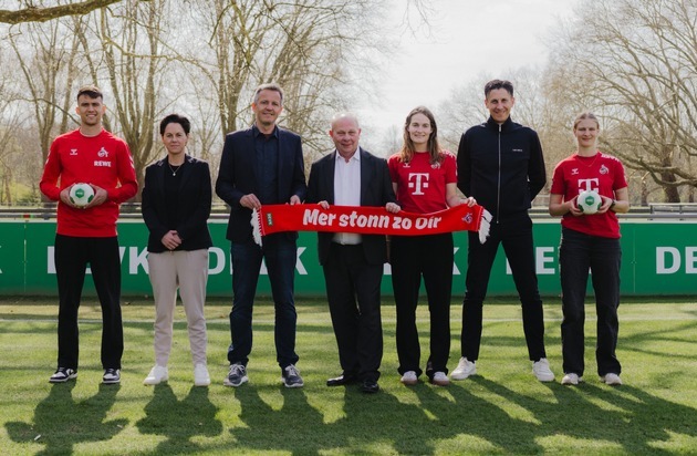 DEVK und 1. FC Köln verlängern ihre Partnerschaft