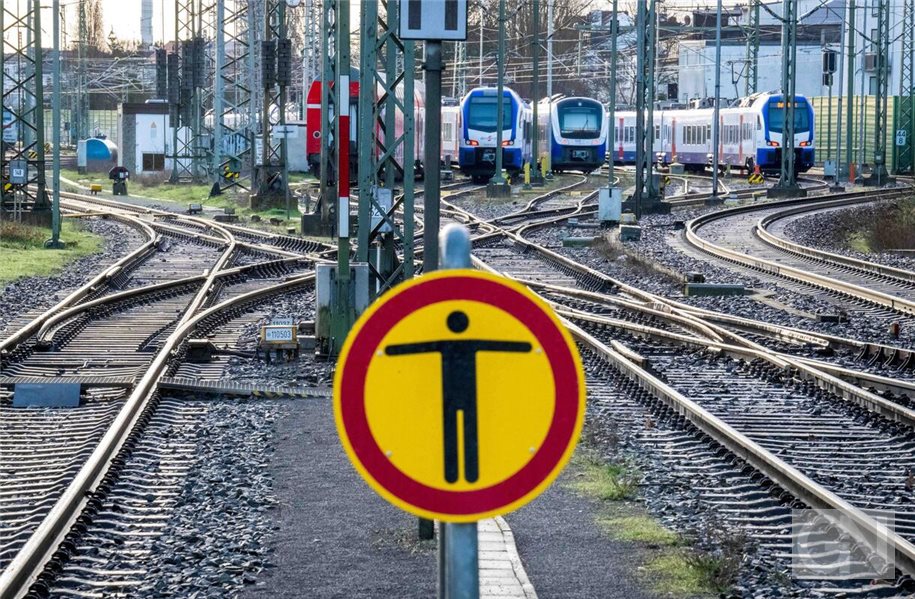 Die Bahnstrecke zwischen Hannover und Bremen ist im April für drei Wochen gesperrt. (Archivfoto) Foto: Sina Schuldt/dpa