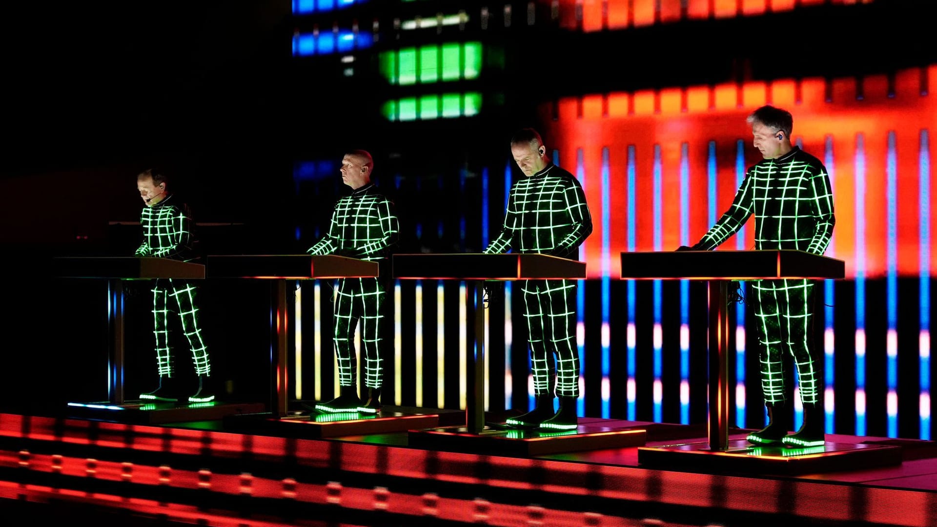 Die deutschen Pioniere der elektronischen Musik Kraftwerk sind wieder auf Bühnen unterwegs.