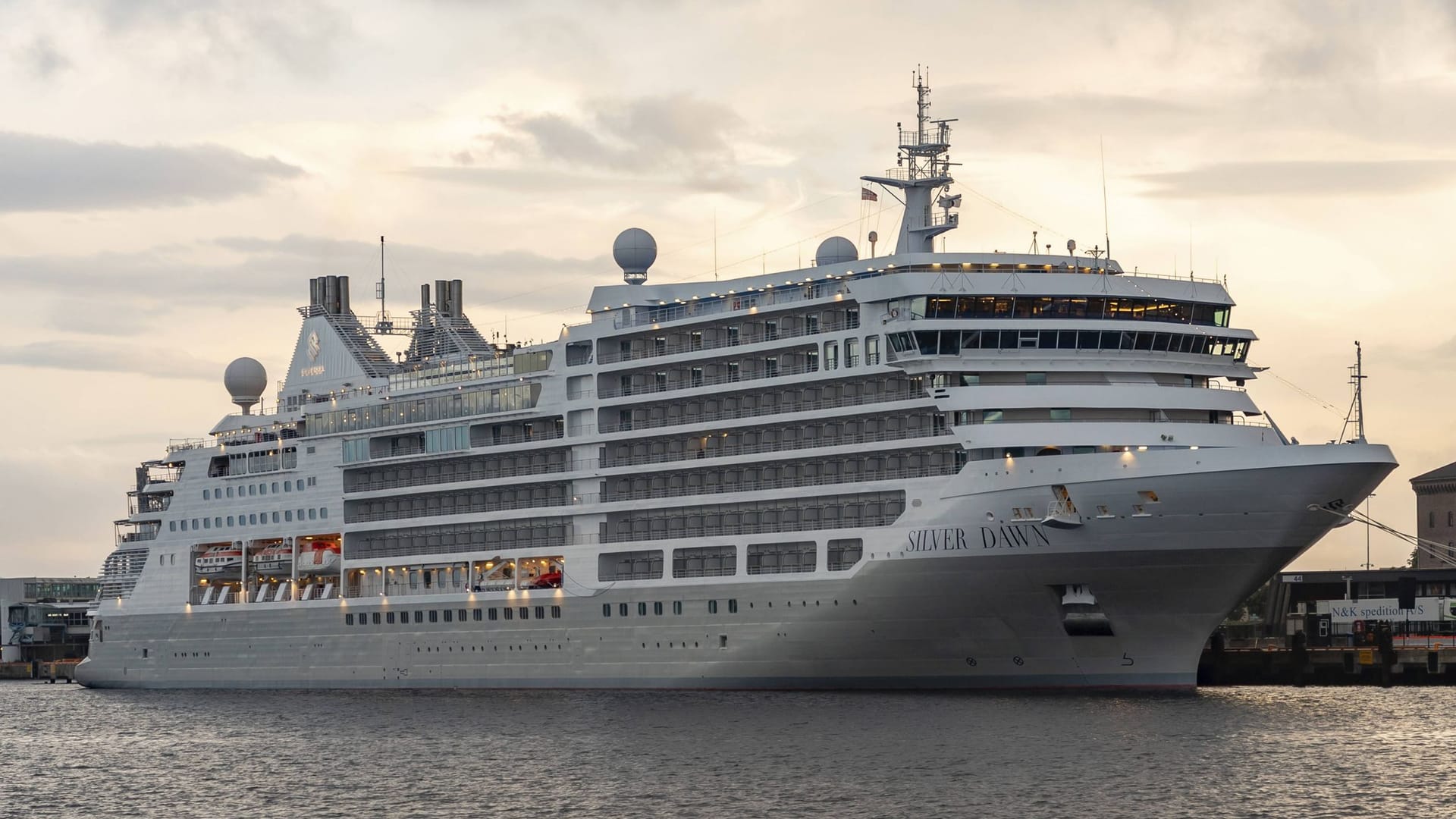 Die "Silver Dawn" auf See: Ihr Anlauf in Hamburg fällt auf einen besonderen Tag.