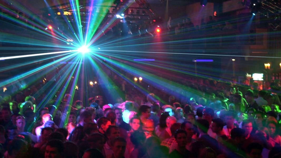 "Faltenrock" in Hamburg: Disco für tanzfreudige Menschen ab 60 | NDR.de - Kultur