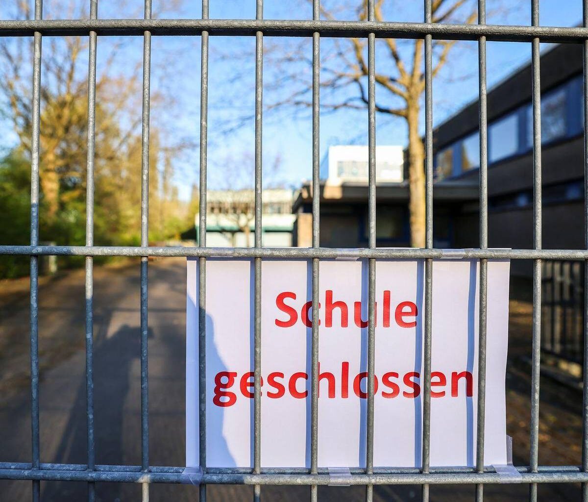 Schulschließungen: Verfasser rechter Drohschreiben gesucht