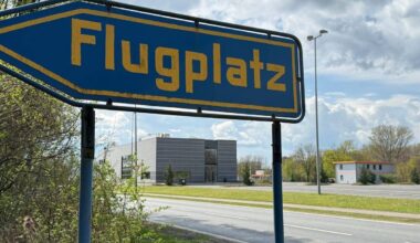 Kleinflugzeug stürzt auf Gelände von Stahlkonzern: zwei Tote