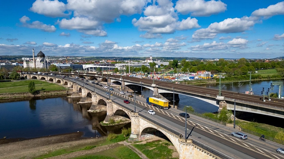 Dresdner Marienbrücke: Dauerhaft eine Spur weniger für Autos