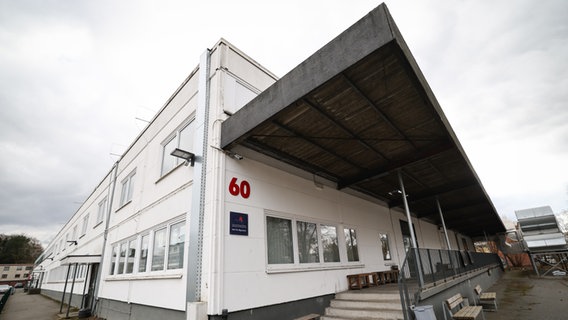 Außenansicht eines Gebäudes in Hamburg-Rahlstedt, in dem ein sogenanntes Dublin-Zentrum eingerichtet ist. © picture alliance/dpa/dpa POOL Foto: Christian Charisius