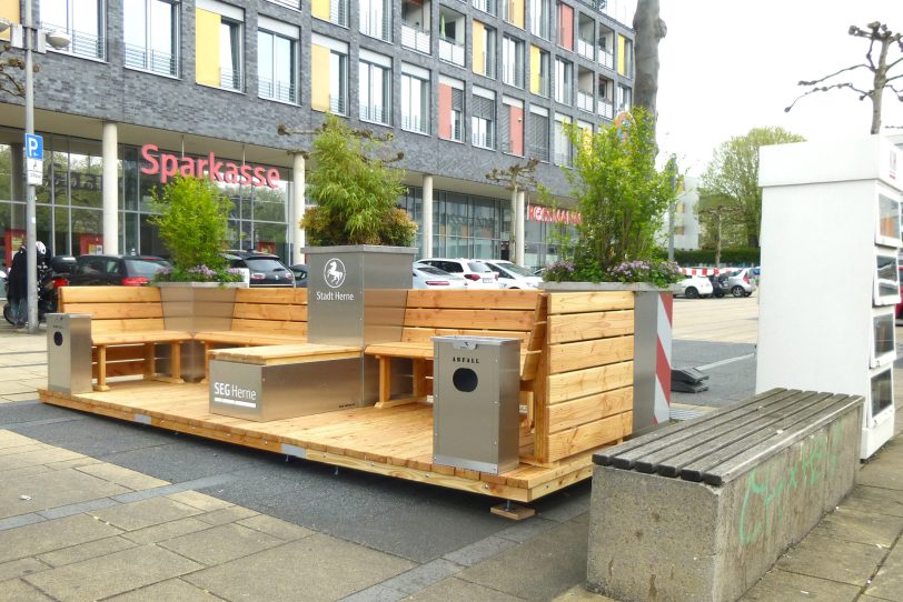 In Sodingen wurde vor dem Edeka an der Mont-Cenis-Straße eine weitere Stadtterrasse realisert.