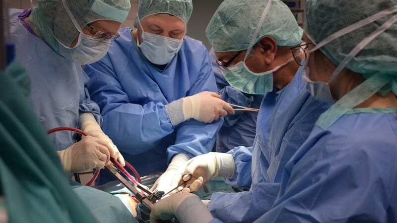 Medizin-Sensation: Ärzte entfernen 8,5-Kilo-Tumor in Bremen | Regional