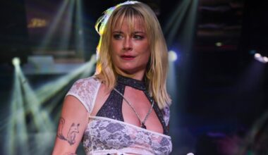 Panik-Attacke bei Mia Julia: Partykönigin bricht auf Malle-Bühne in Tränen aus