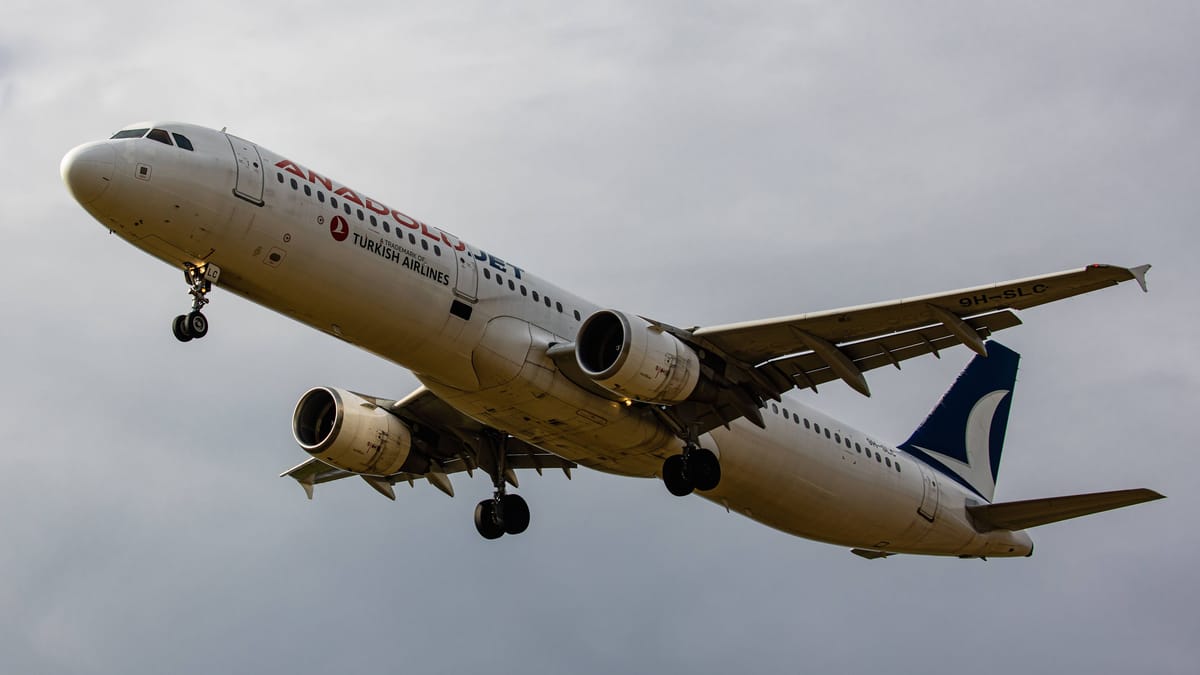 Ajet-Flug in den Alpen abgebrochen