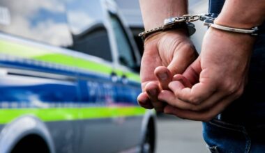 Polizei in Münster nimmt gesuchten Einbrecher fest – Frau überfallen