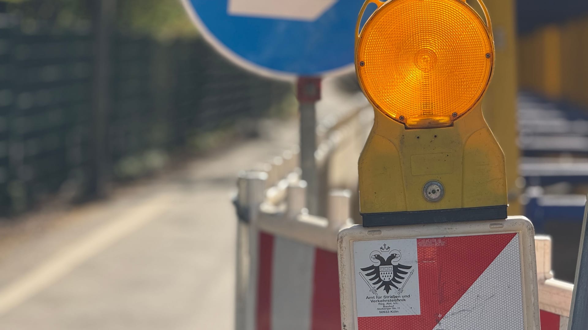 Eine Baustelle in Köln: In den Osterferien drohen auf mehreren Verkehrsadern starke Verkehrseinschränkungen.