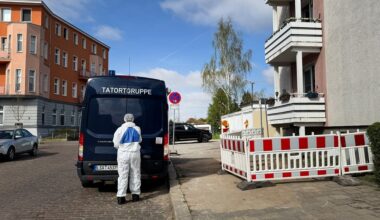 Magdeburg: Frau und Kleinkind bei Sturz aus viertem Stock schwer verletzt