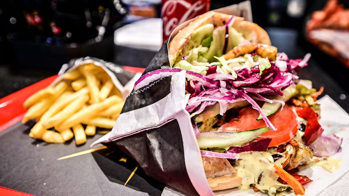 YouTuber "Holle21614" eröffnet Döner-Imbiss mit 1-Cent-Aktion