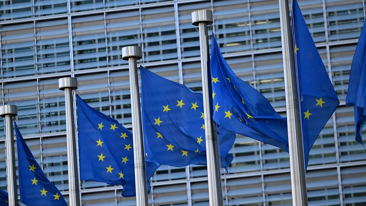 EU verhängt 700 Millionen Euro Strafen gegen Apple und Meta