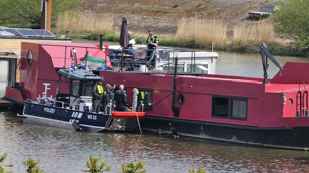 Mordkommission: Frau (58) auf Hamburger Hausboot kam gewaltsam zu Tode | Regional