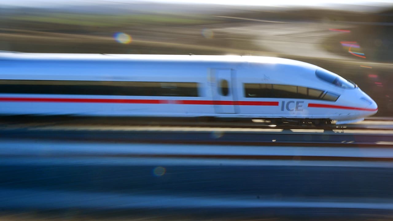 Ekel-Alarm bei der Deutschen Bahn: ICE muss sofort anhalten - BILD