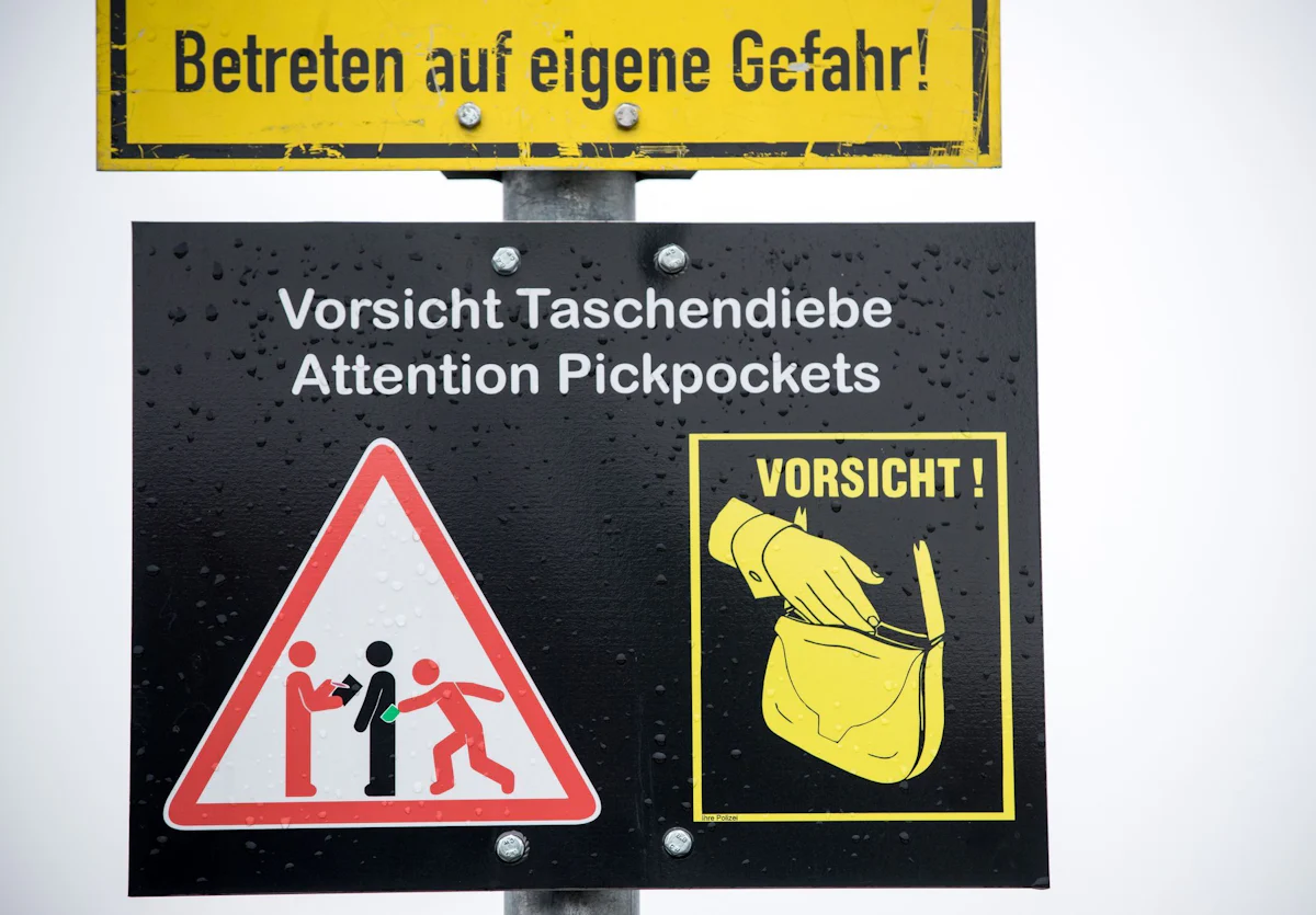 Kriminalität - Dieb stiehlt Geldbörse mit 1.200 Euro in Hamburg - Panorama