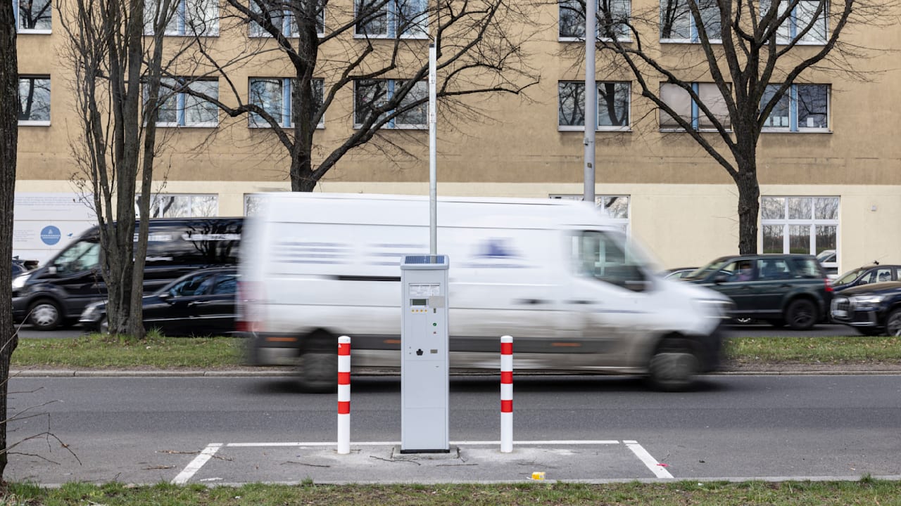 Berlin: 190 Parkautomaten aufgestellt, aber keine Schilder! | Regional
