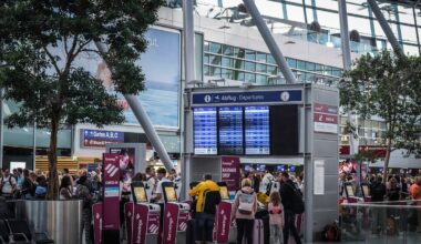 Flughafen Düsseldorf: Urlauber schlucken - schlimmer als in Berlin