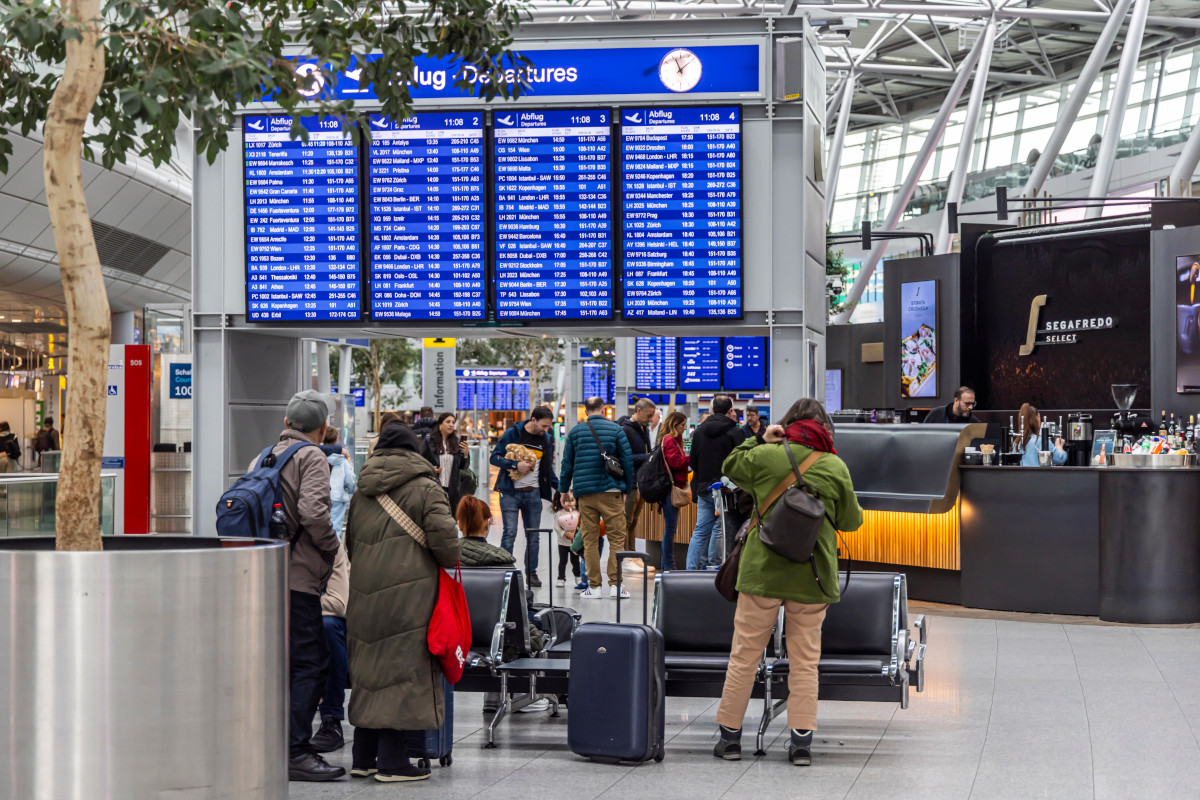 Flughafen Düsseldorf sieht schwarz – Reisende sollten Hoffnung aufgeben - Flughafen Düsseldorf sieht schwarz – Reisende sollten sich keine großen Hoffnungen machen