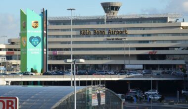 Viel los am Flughafen Köln/Bonn beim Start in die Ferien